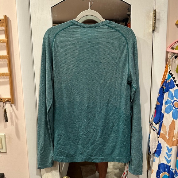 Lululemon Long Sleeve Tee Shirt - Picture 4 of 8